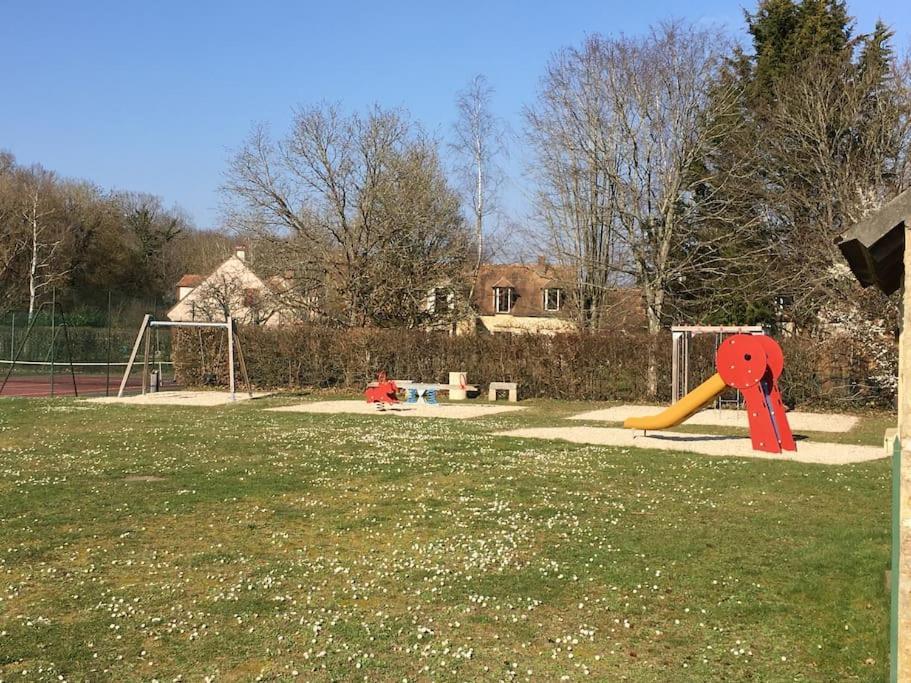 Gite D'Etape Du Tilleul, 4-8 Personnes La Celle-les-Bordes Exterior photo