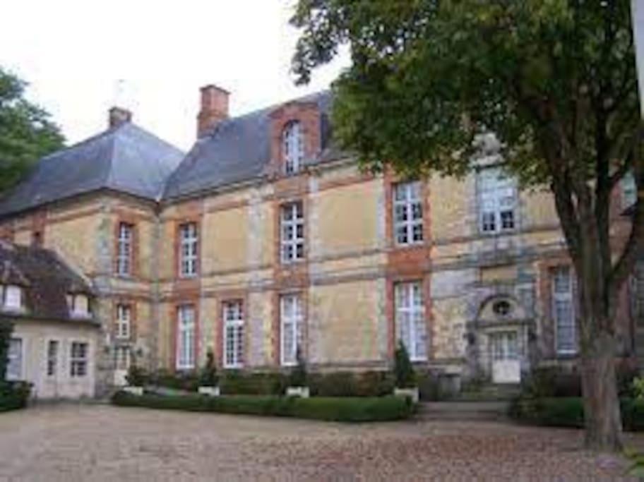 Gite D'Etape Du Tilleul, 4-8 Personnes La Celle-les-Bordes Exterior photo