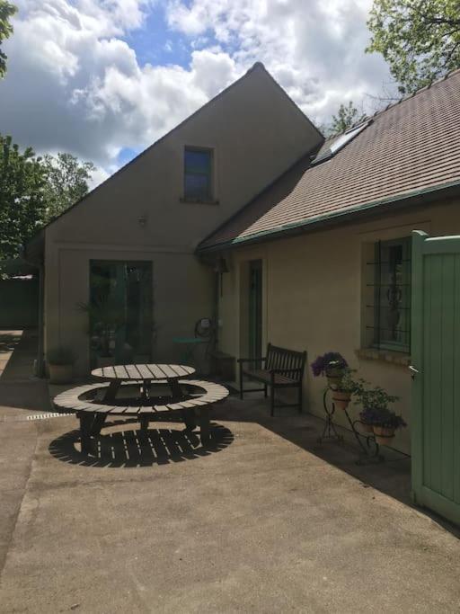 Gite D'Etape Du Tilleul, 4-8 Personnes La Celle-les-Bordes Exterior photo